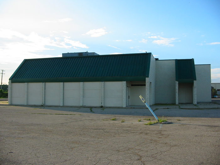 Showboat 5 (Showboat Cinemas 1 2 & 3) - May-Jun 2002 Photo (newer photo)